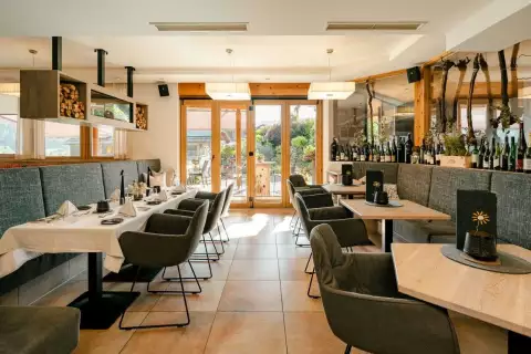 10_hotel-arlbergerhof_bar